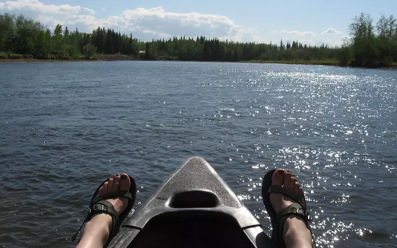 Canoe-Down-The-Chena-River-in-Fairbanks-Alaska