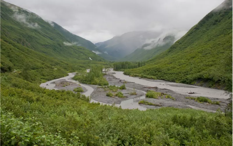 Hiking-Mineral-Creek-near-Valdez-Alaska