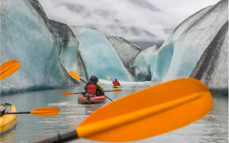 Kayakers-Exploring-Valdez-Glaciers